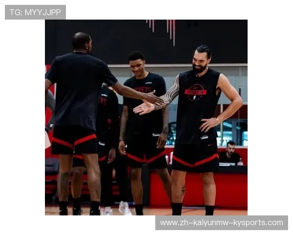 火箭队最新首发阵容高清照片与场上分布